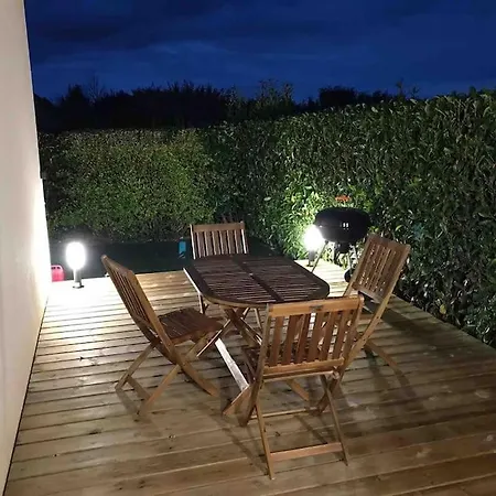 Maisonnette Avec Terrasse Apartment Argences