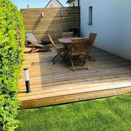Maisonnette Avec Terrasse * Argences