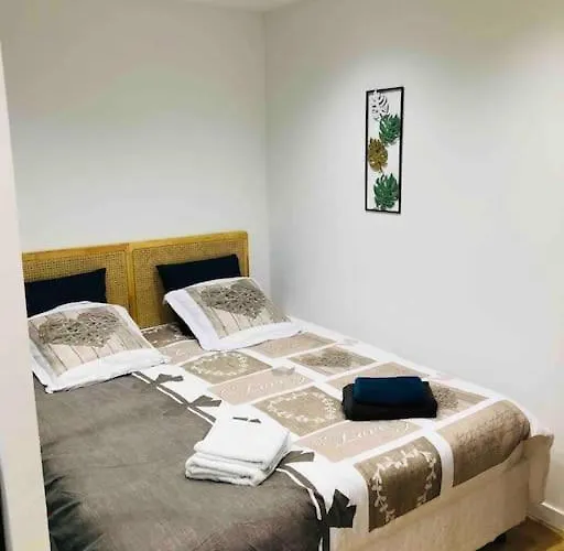 Maisonnette Avec Terrasse *